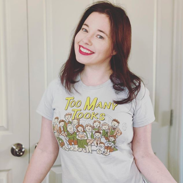 American film critic, Lindsay is living a lavish life with her husband and family.